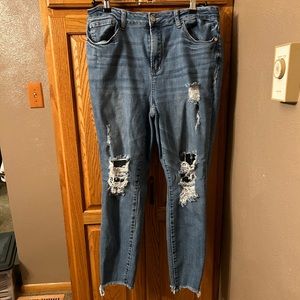 Judy Blue Sz 14W distressed denim blue jeans. Skinny fit, mid rise.